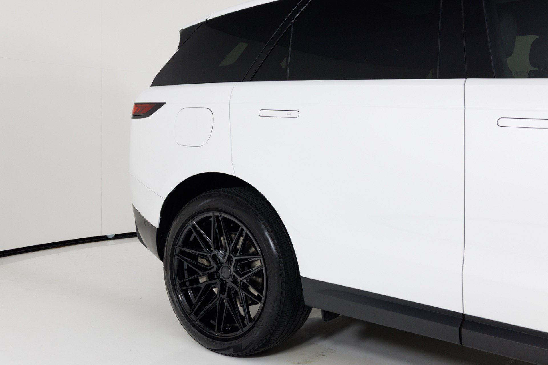 Used 2024 Land Rover Range Rover Sport SE AWD/4WD image 73