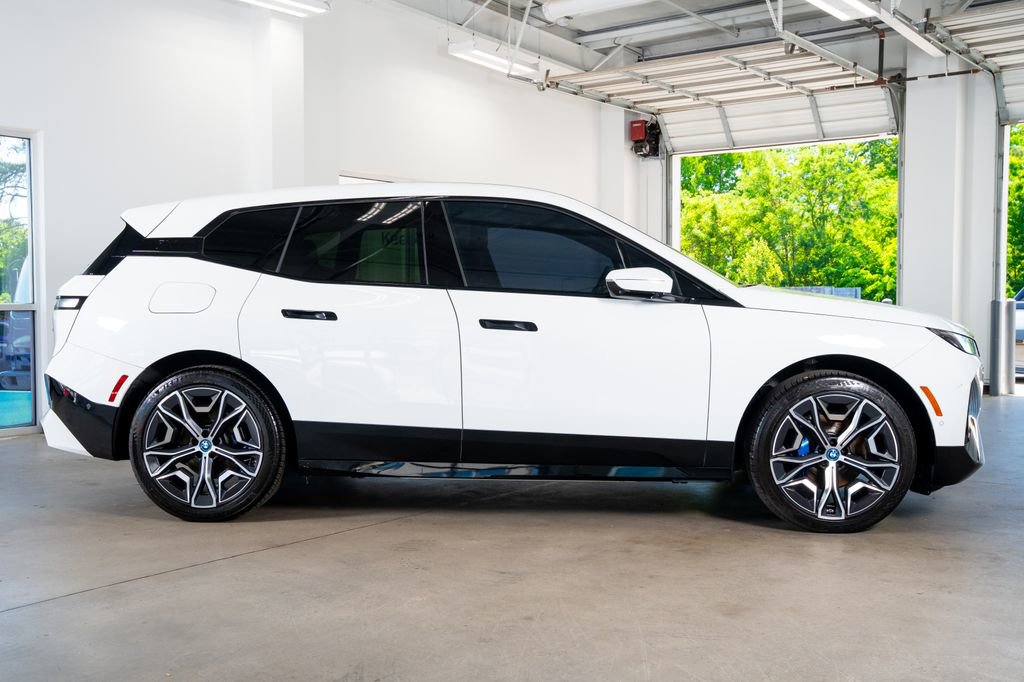 Used 2024 BMW iX xDrive50 w/ Sport Package AWD/4WD image 8