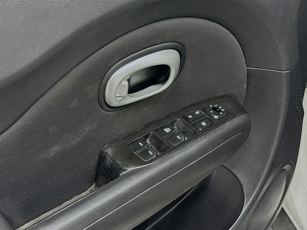 Used 2016 Kia Soul FWD image 17
