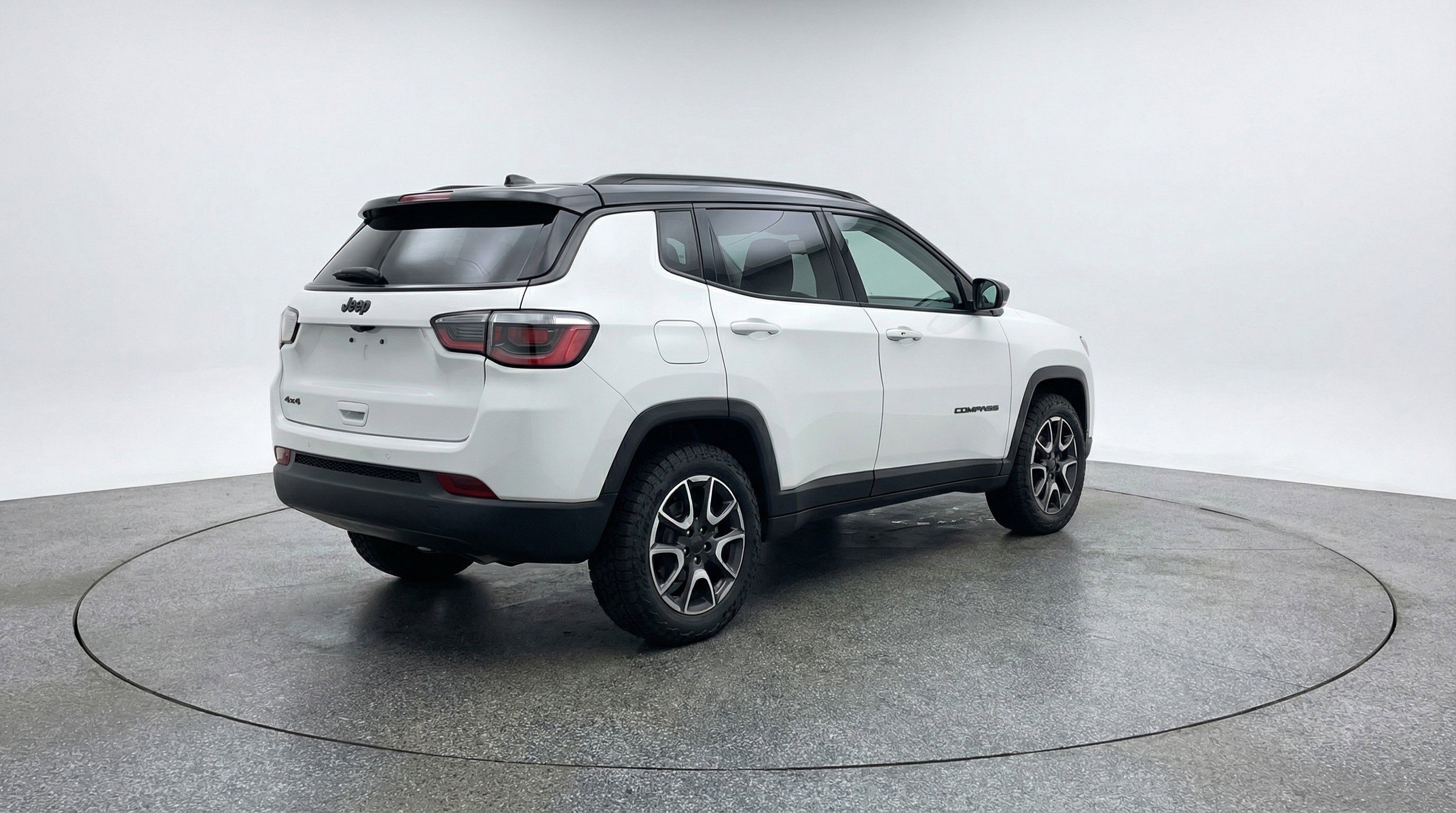 Used 2025 Jeep Compass Trailhawk AWD/4WD image 9