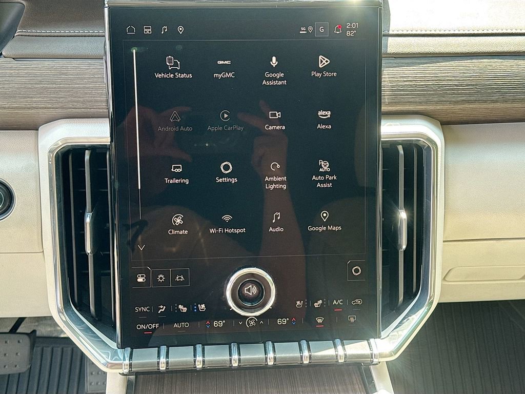Used 2025 GMC Acadia Denali w/ Super Cruise Package FWD image 13