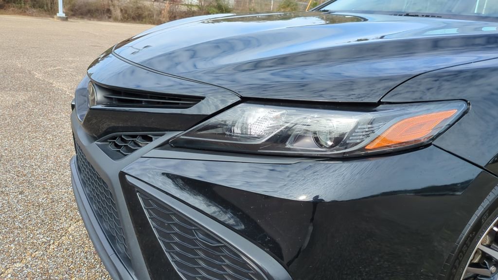 Used 2023 Toyota Camry SE image 9