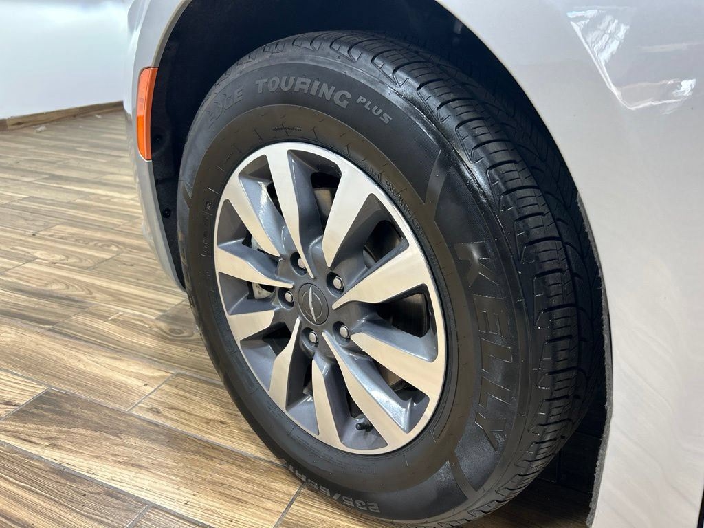 Certified 2023 Chrysler Pacifica Touring-L FWD image 28