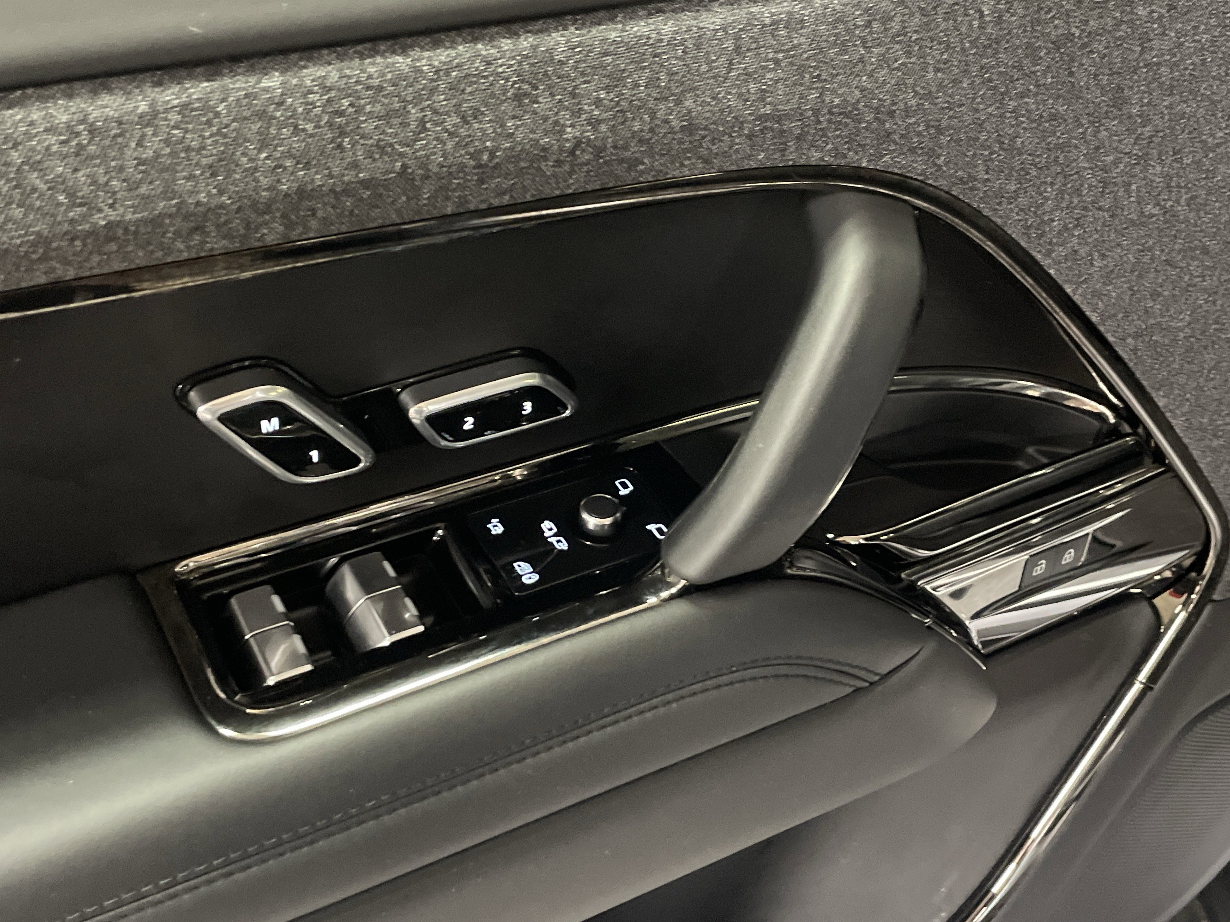 Used 2024 Land Rover Range Rover Sport Dynamic SE image 15