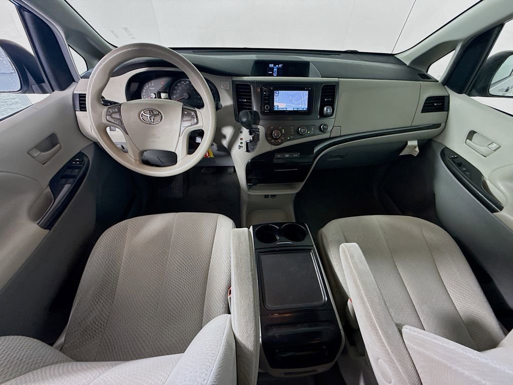 Used 2012 Toyota Sienna LE w/ Towing Pkg image 14