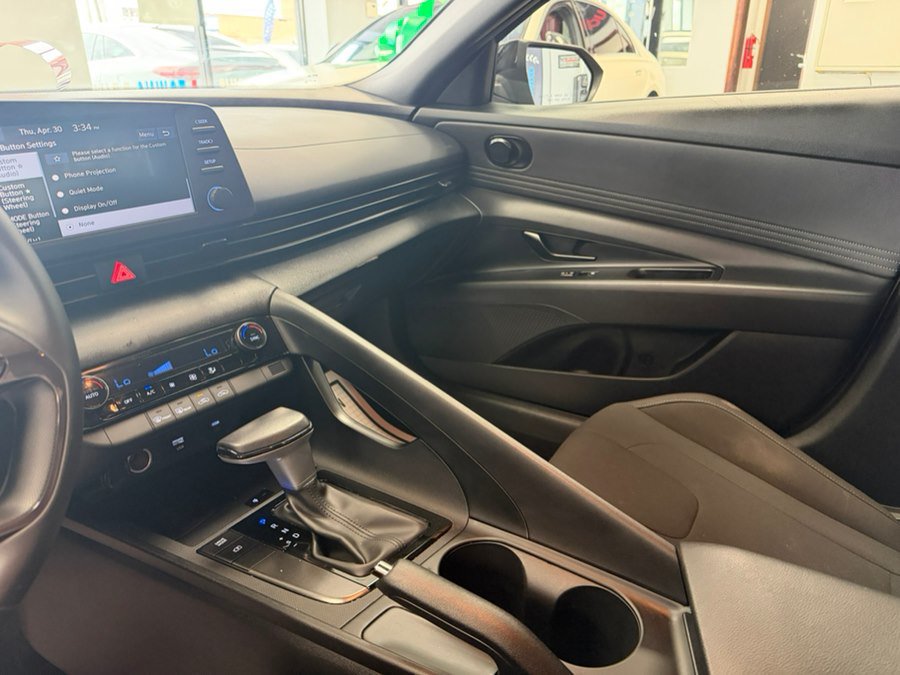 Used 2025 Hyundai Elantra Sport FWD image 41