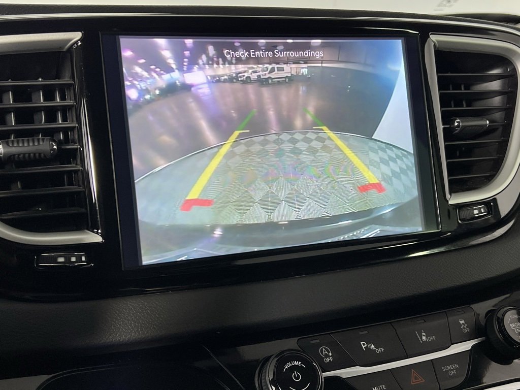 Used 2024 Chrysler Pacifica Touring-L image 19