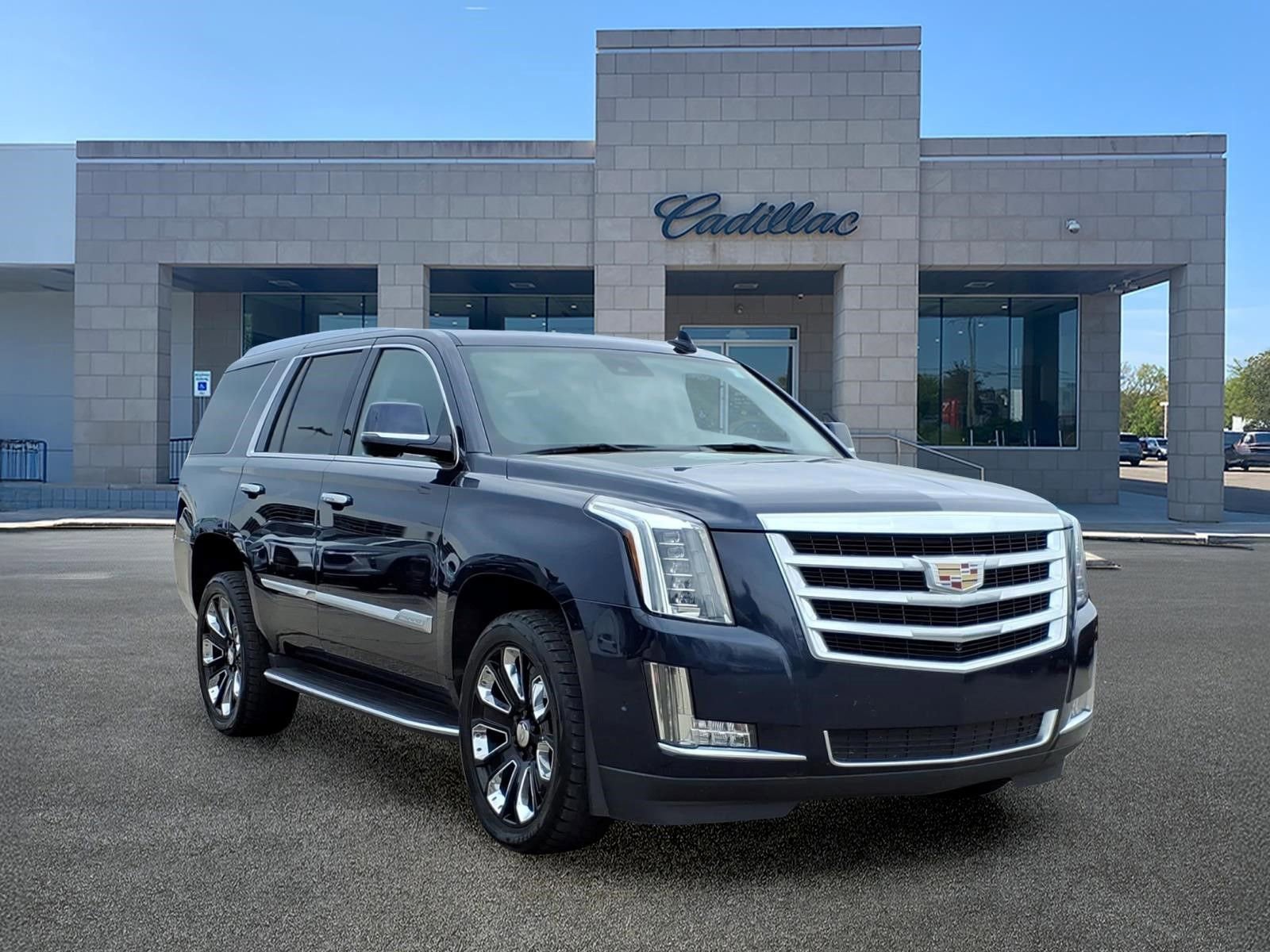 Used 2020 Cadillac Escalade Luxury AWD/4WD image 3