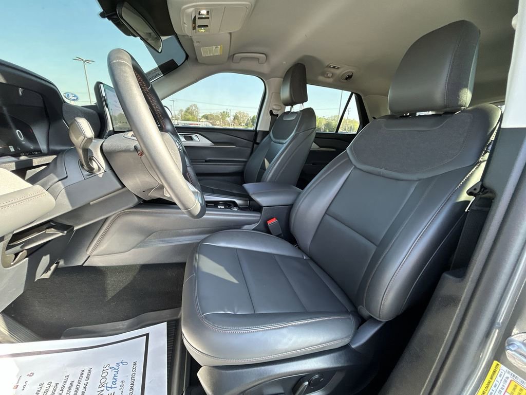Used 2025 Ford Explorer Active w/ Active Comfort Package image 17