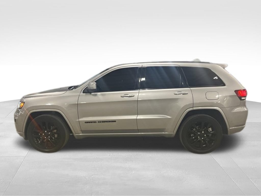 Used 2020 Jeep Grand Cherokee Altitude RWD image 12