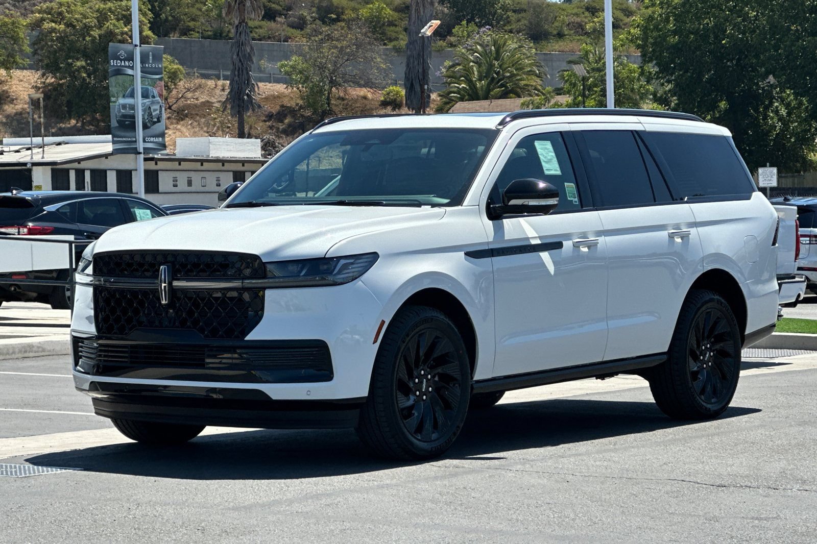 New 2026 Lincoln Navigator Reserve w/ Jet Appearance Package AWD/4WD image 7