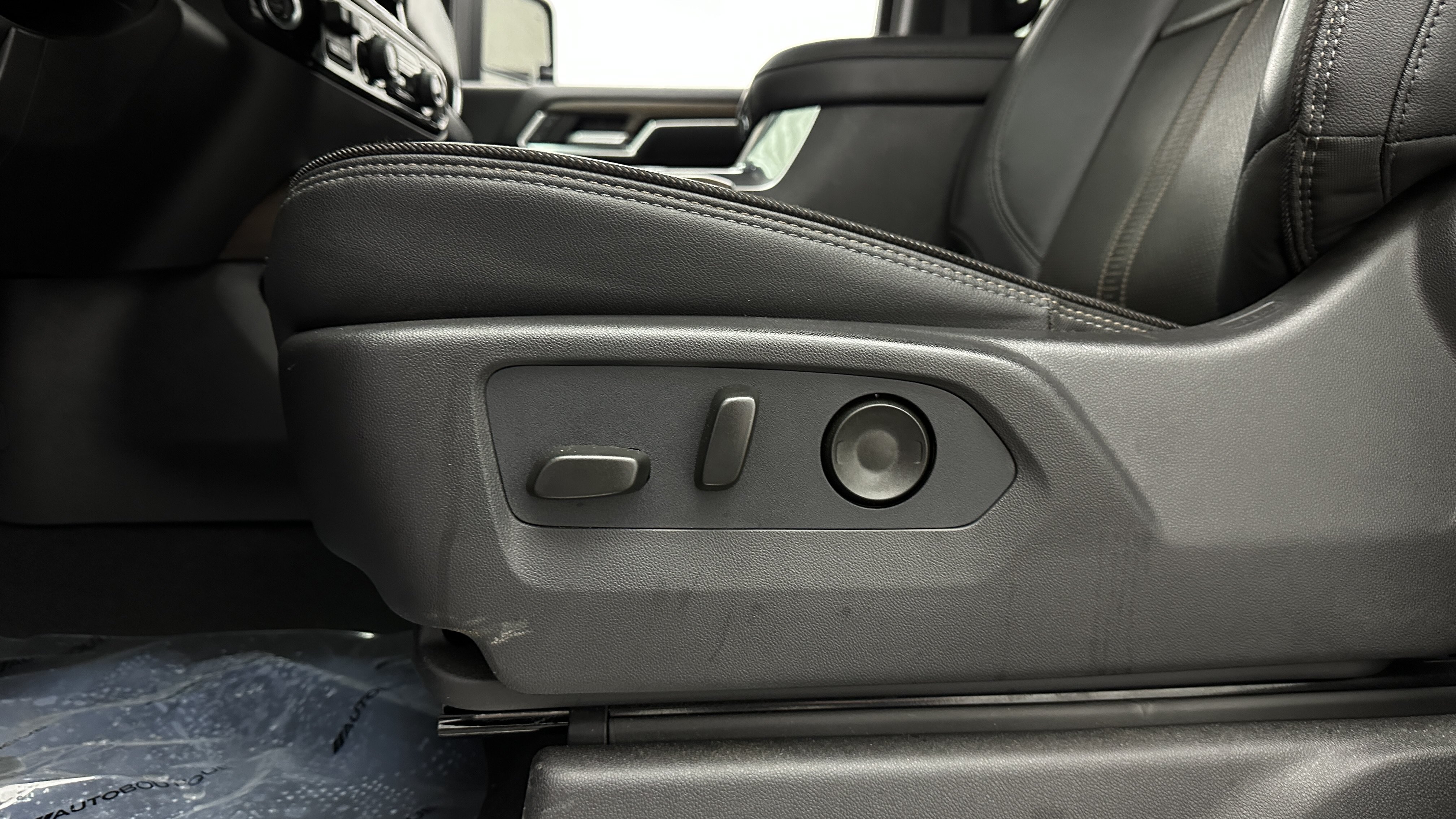 Used 2026 Chevrolet Silverado 3500 High Country AWD/4WD image 14