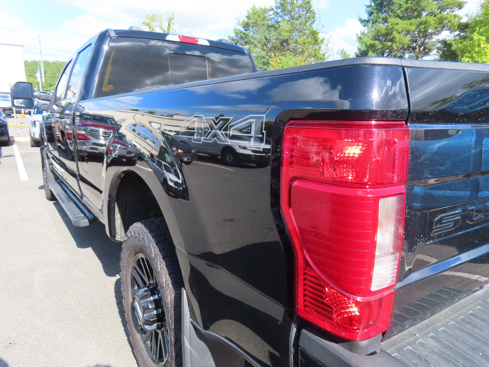 Used 2022 Ford F350 XLT w/ Black Appearance Package AWD/4WD image 10