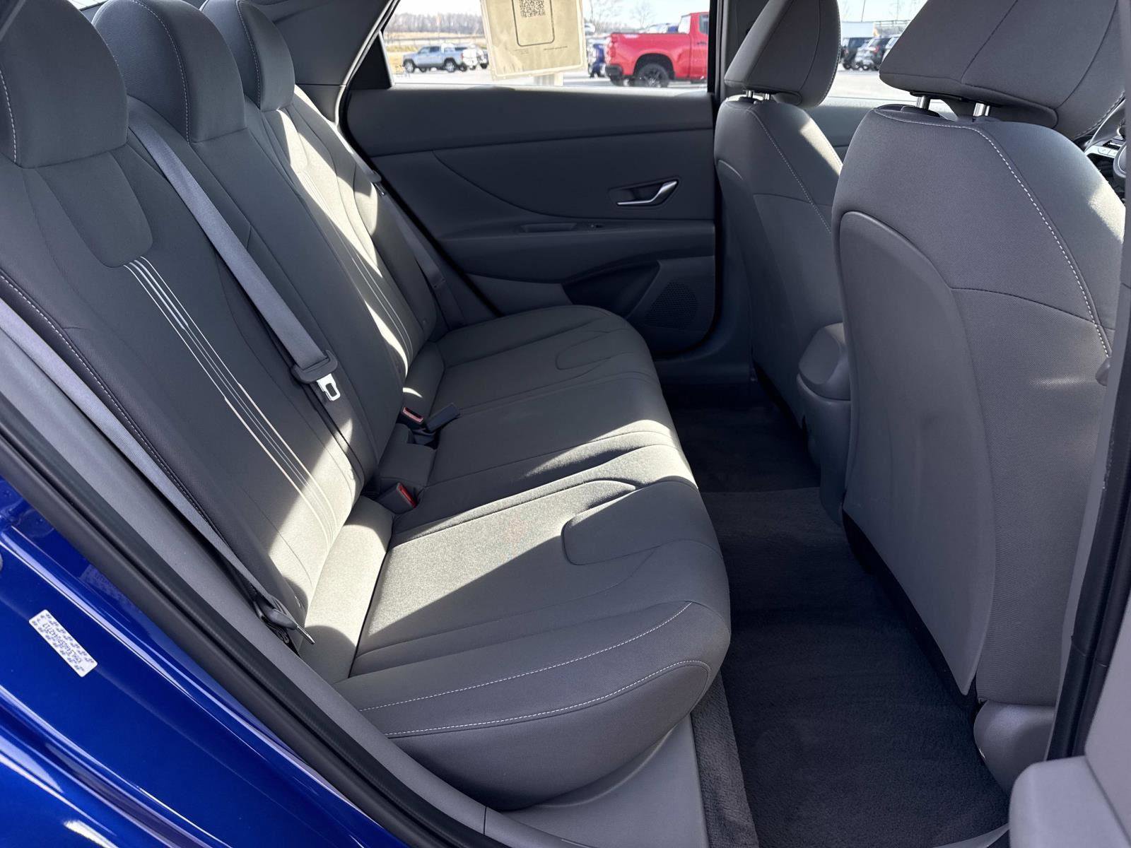 Used 2023 Hyundai Elantra SEL w/ Convenience Package image 19