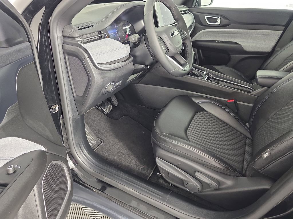 Used 2026 Jeep Compass Latitude AWD/4WD image 11