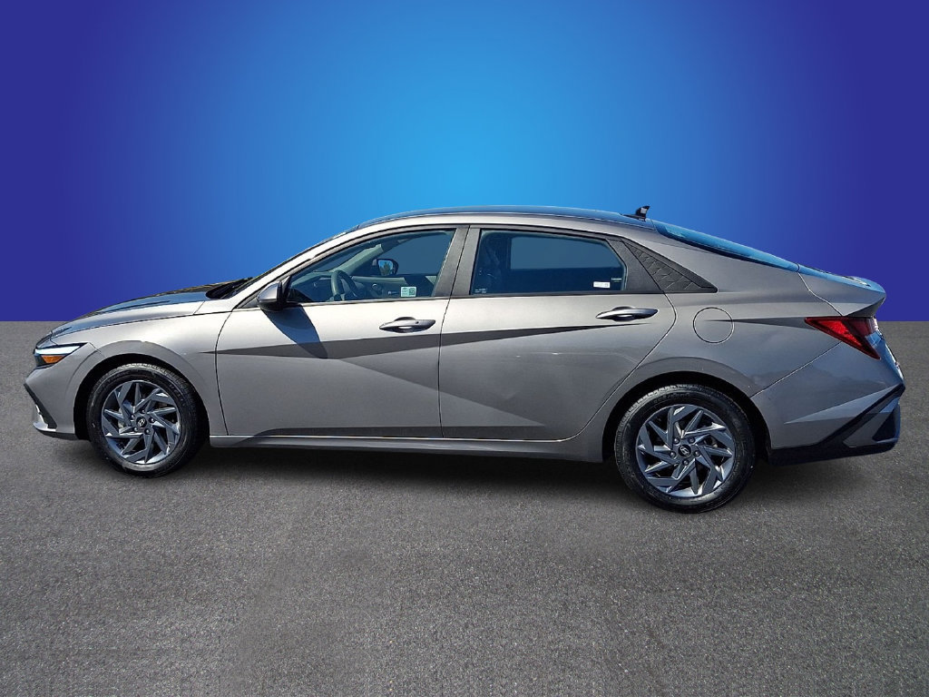 Used 2024 Hyundai Elantra SEL FWD image 7