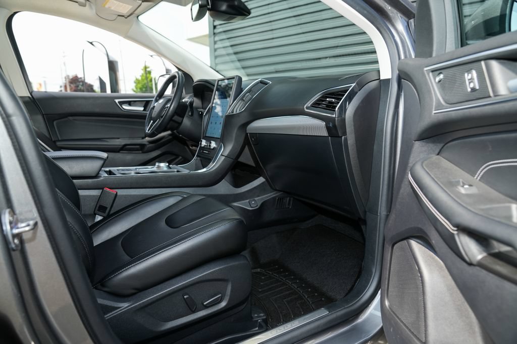 Used 2022 Ford Edge Titanium w/ Cargo Accessory Package AWD/4WD image 34