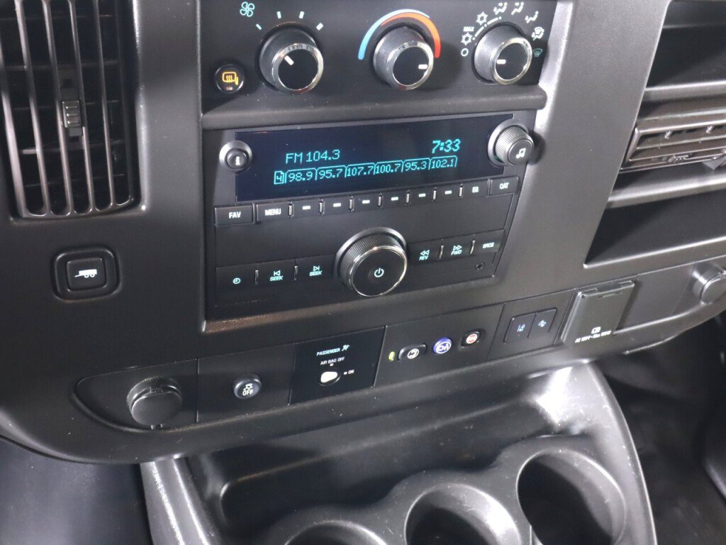 Used 2020 Chevrolet Express 3500 w/ Driver Convenience Package RWD image 17