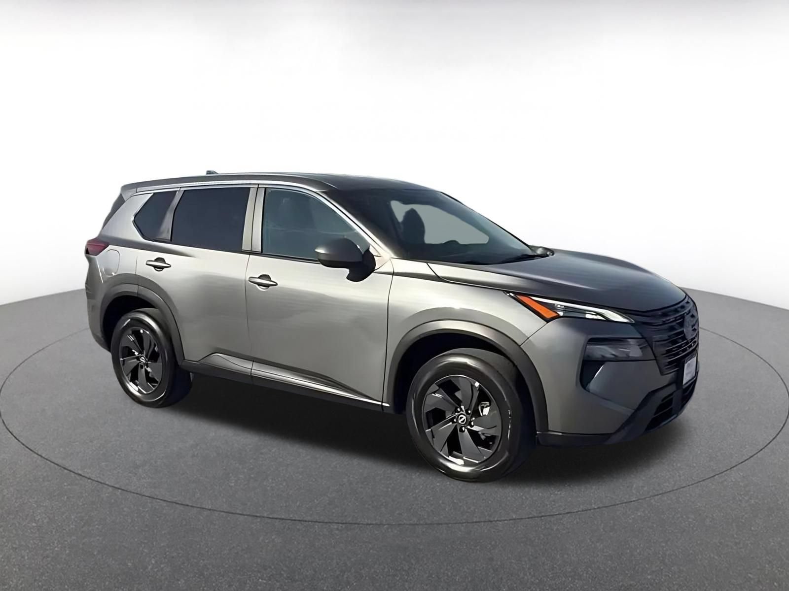 Used 2026 Nissan Rogue SV AWD/4WD image 2