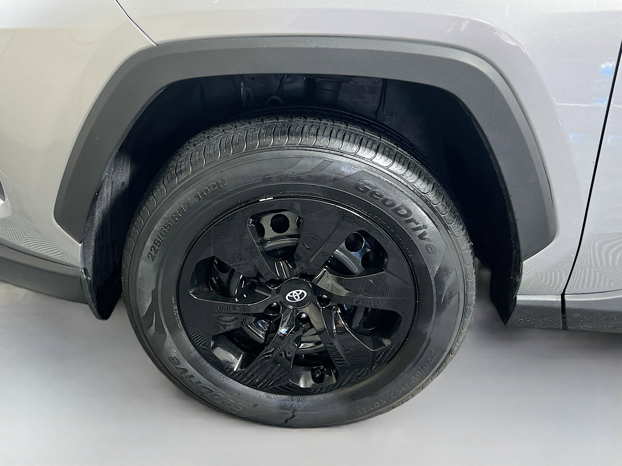 Used 2020 Toyota RAV4 LE image 13