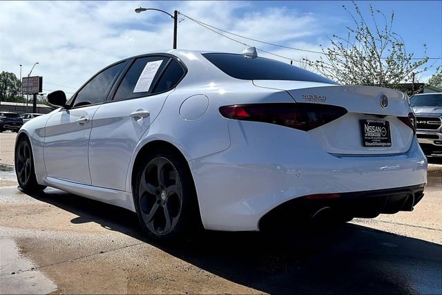 Used 2019 Alfa Romeo Giulia image 4