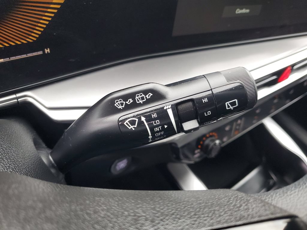 Certified 2025 Kia Sorento LX FWD image 16