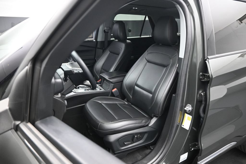 Certified 2023 Ford Explorer XLT w/ Equipment Group 202A AWD/4WD image 9