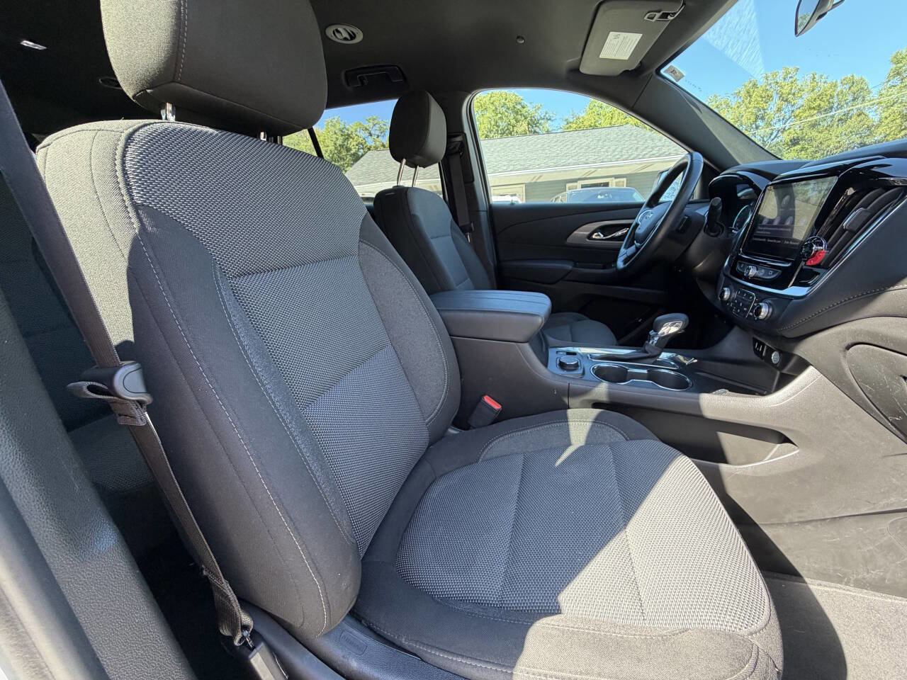 Used 2023 Chevrolet Traverse LT image 25