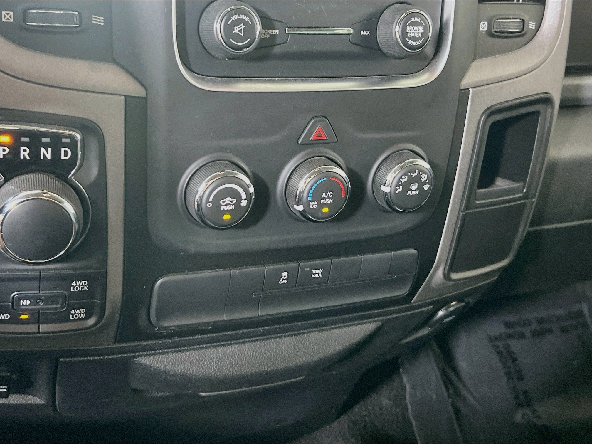 Used 2018 RAM 1500 Express AWD/4WD image 15