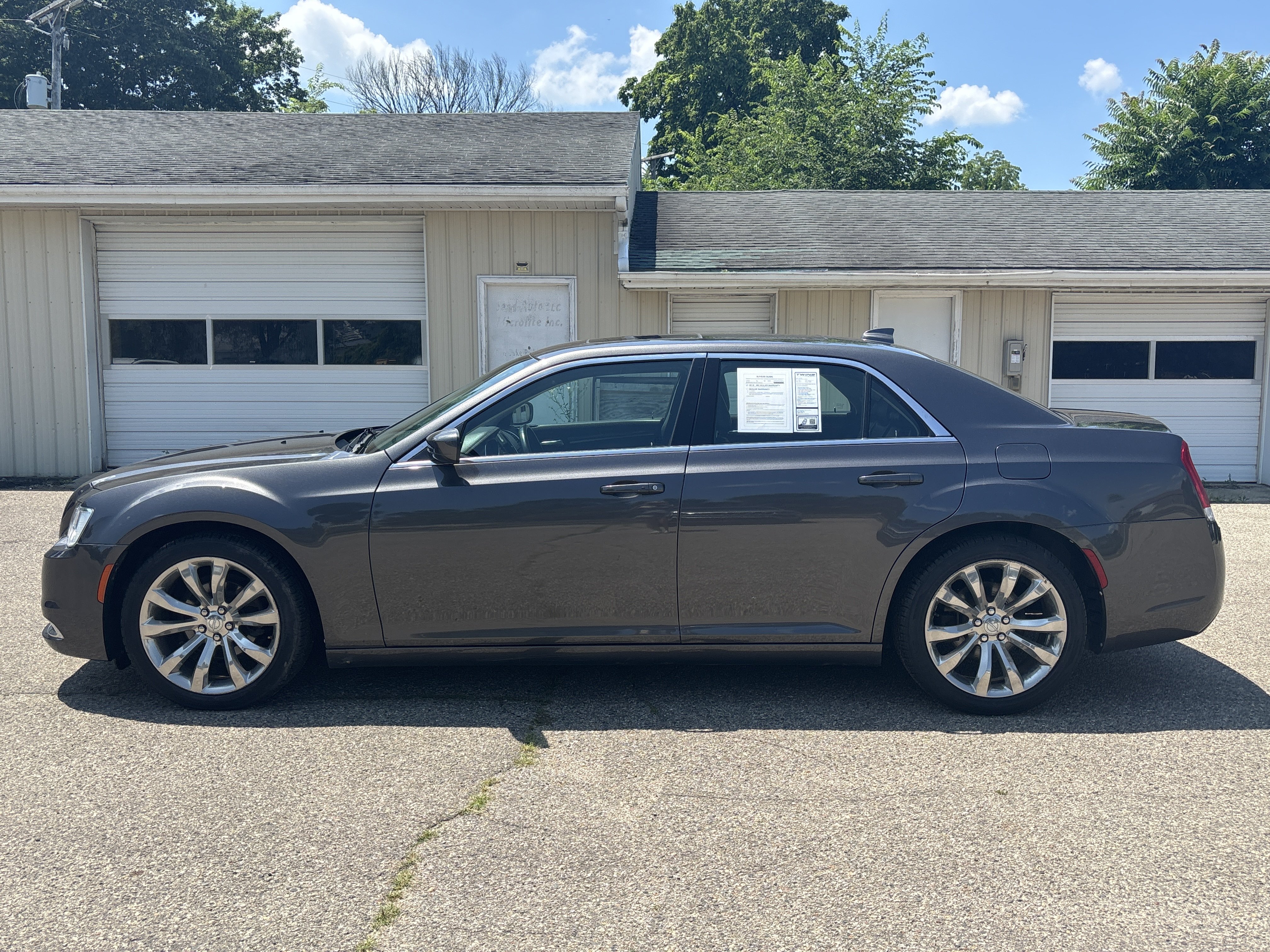 Used 2020 Chrysler 300 Touring L w/ Value Package RWD image 11