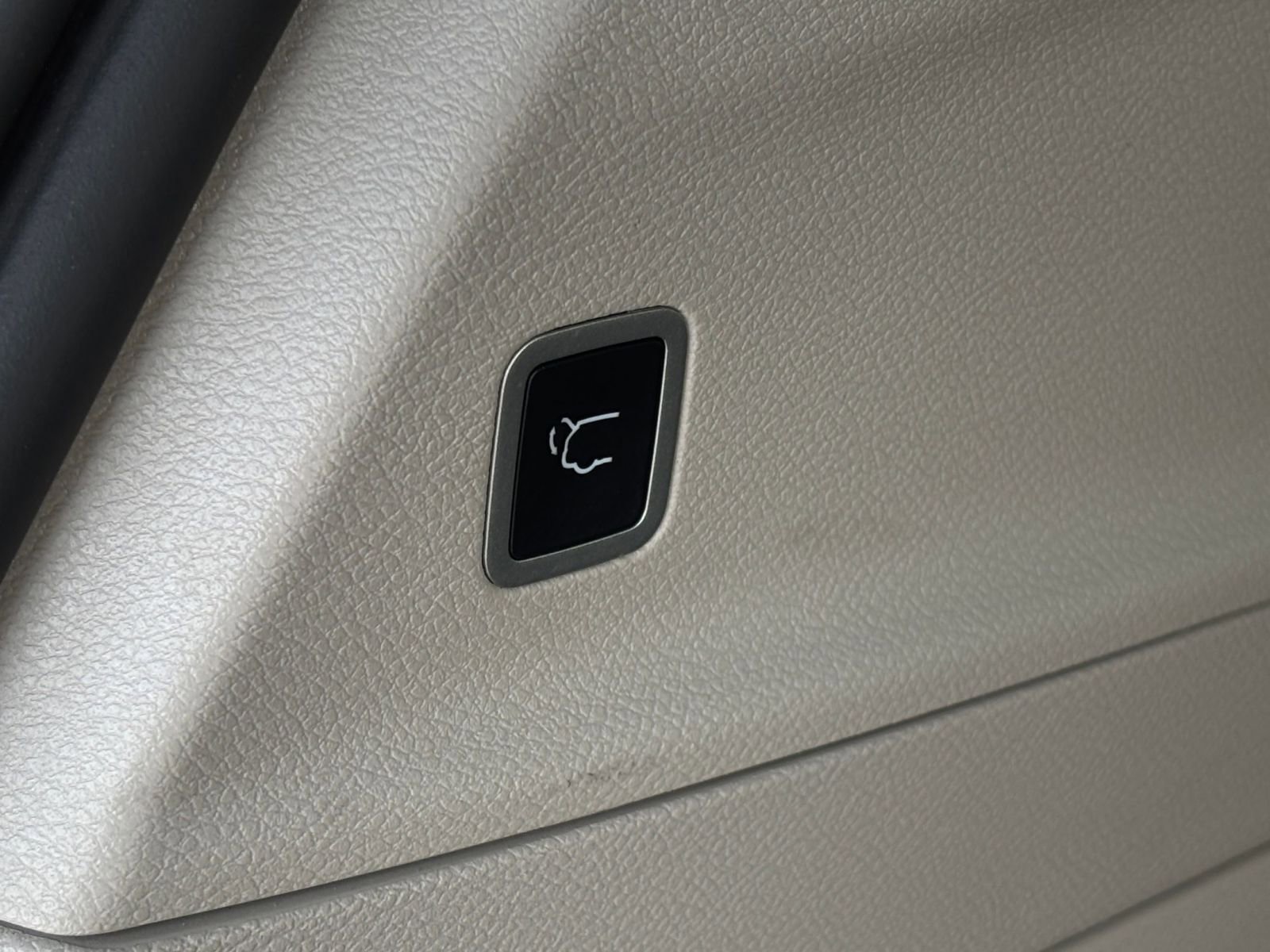 Used 2024 Chrysler Pacifica Touring-L image 23