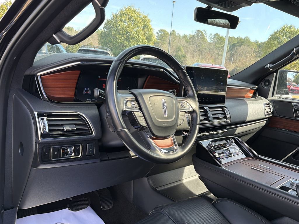 Used 2024 Lincoln Navigator Reserve image 16