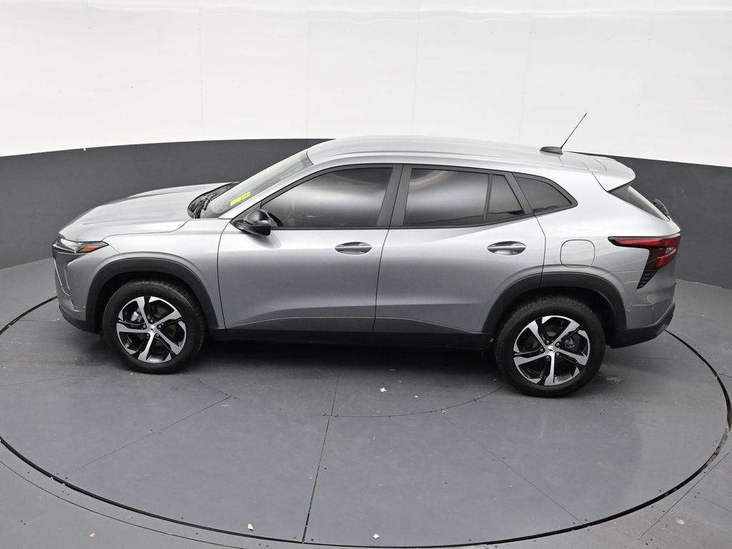 Used 2025 Chevrolet Trax RS FWD image 13