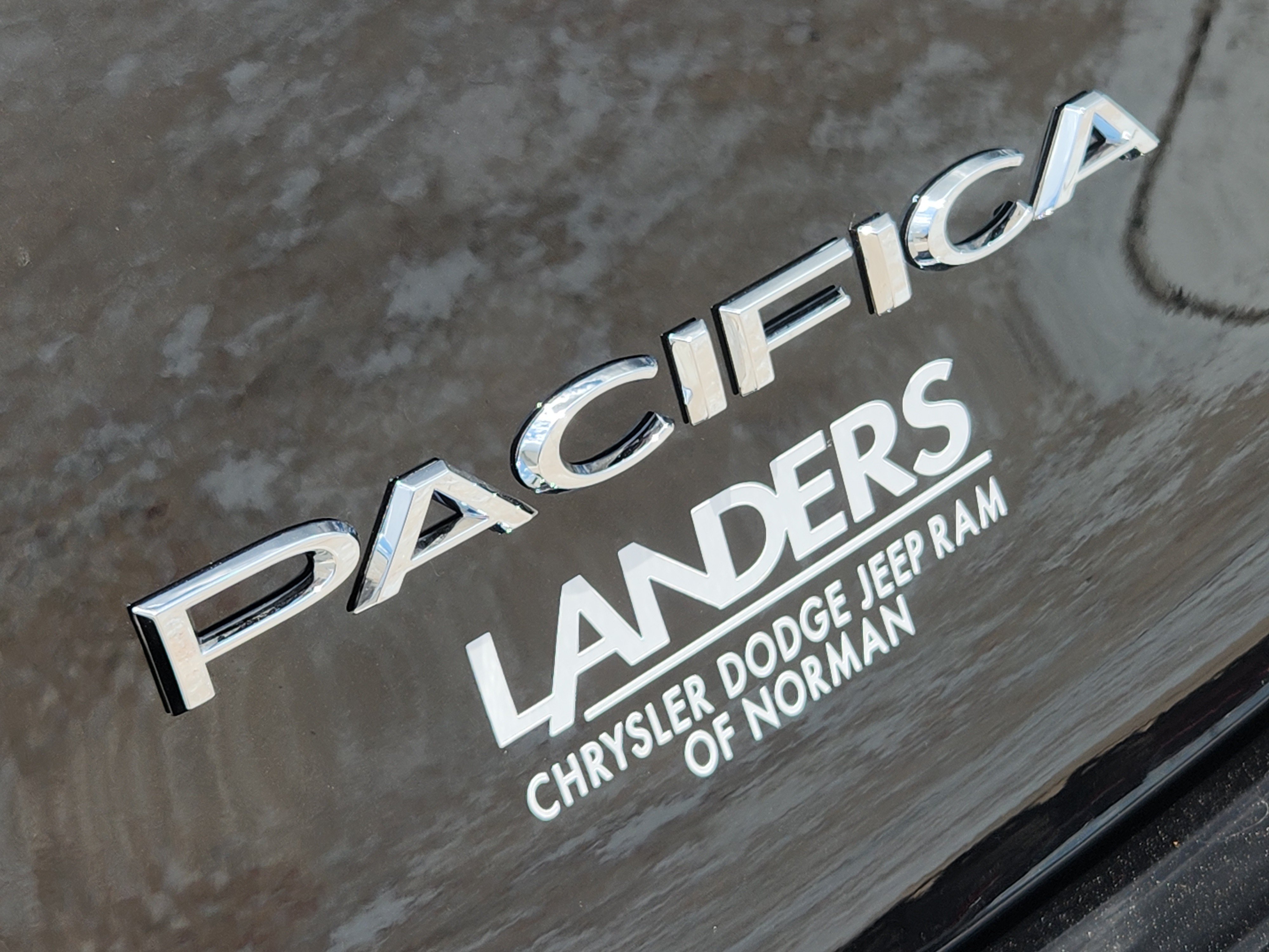 New 2027 Chrysler Pacifica Limited FWD image 7