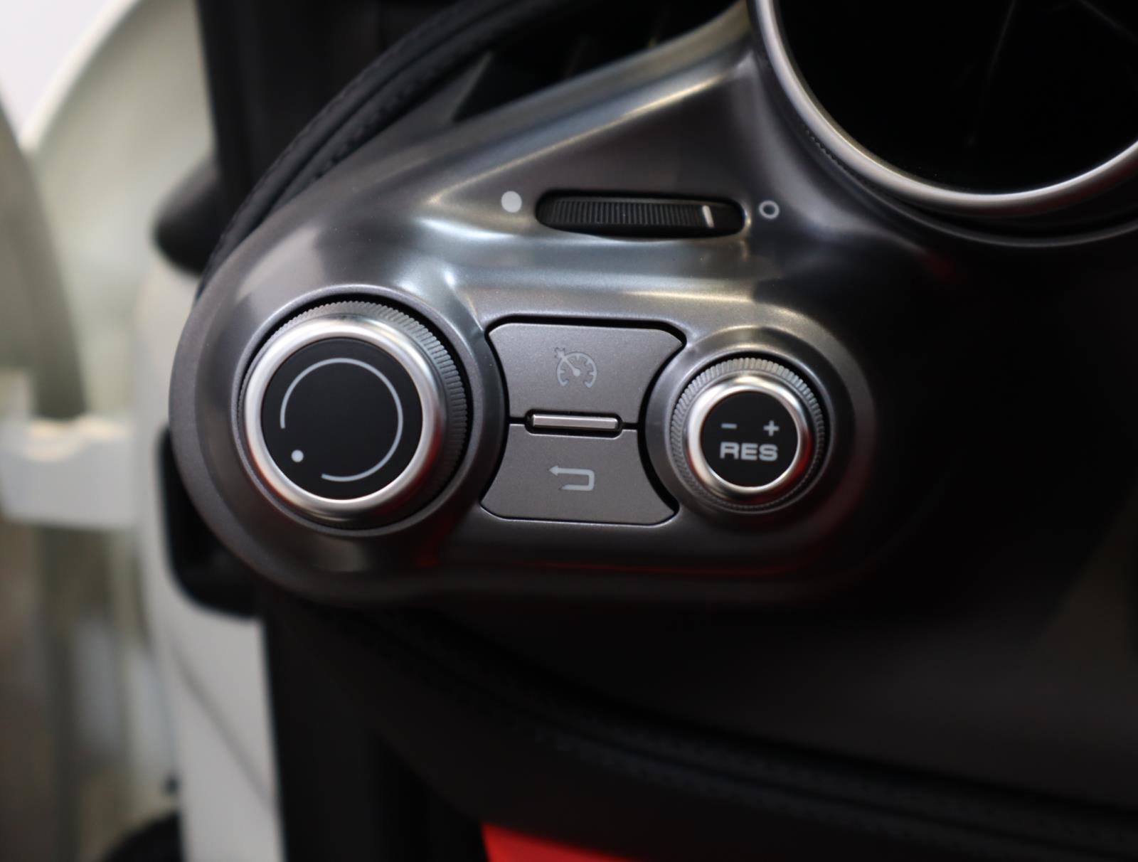 Used 2023 Ferrari F8 Tributo RWD image 28