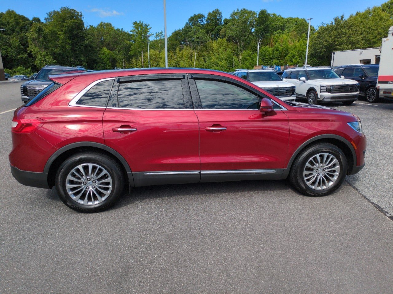 Used 2016 Lincoln MKX Select w/ Select Plus Package AWD/4WD image 7