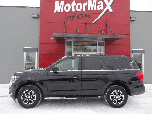 Used 2024 Ford Expedition XLT image 5