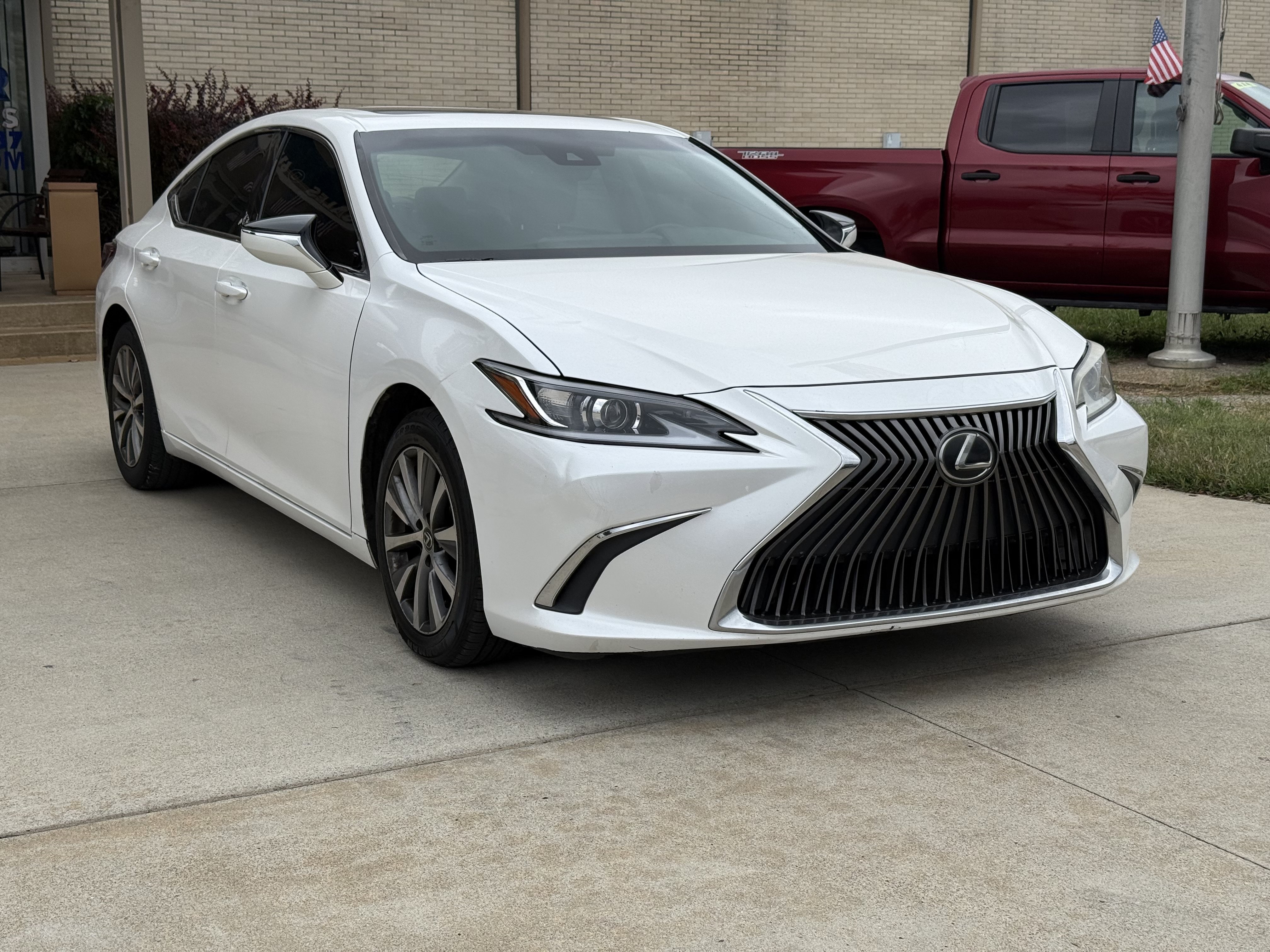Used 2019 Lexus ES 350 w/ Accessory Package 2 FWD image 3