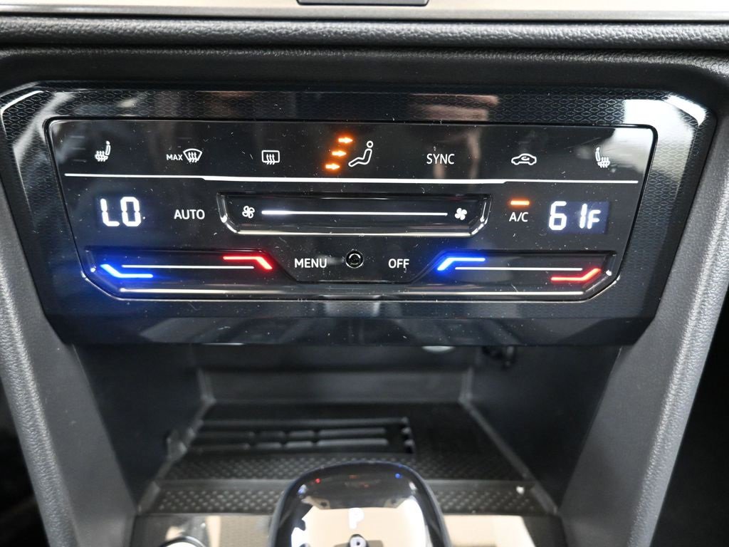 New 2025 Volkswagen Taos SE image 32