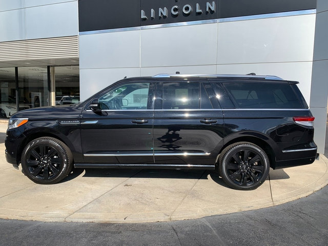 Certified 2024 Lincoln Navigator L Reserve image 2