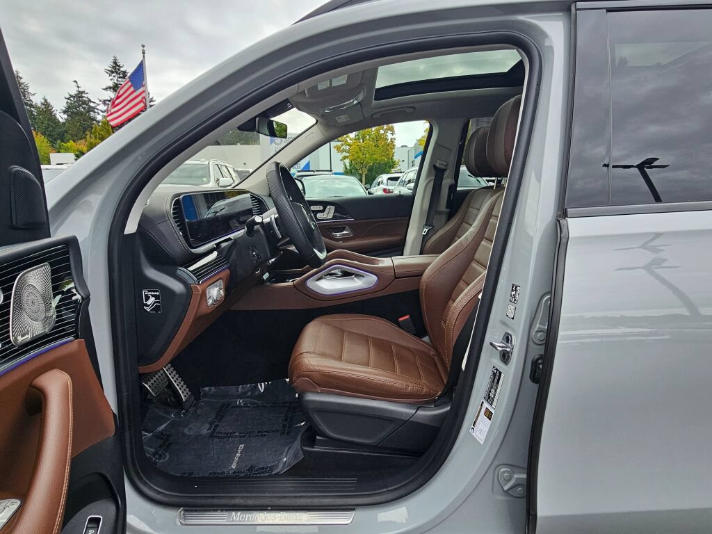Used 2024 Mercedes-Benz GLS 580 4MATIC image 24