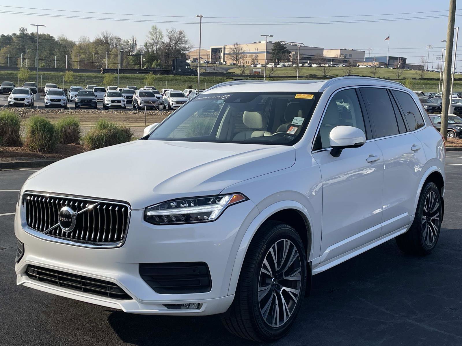 Used 2022 Volvo XC90 T5 Momentum w/ Protection Package Premier image 3