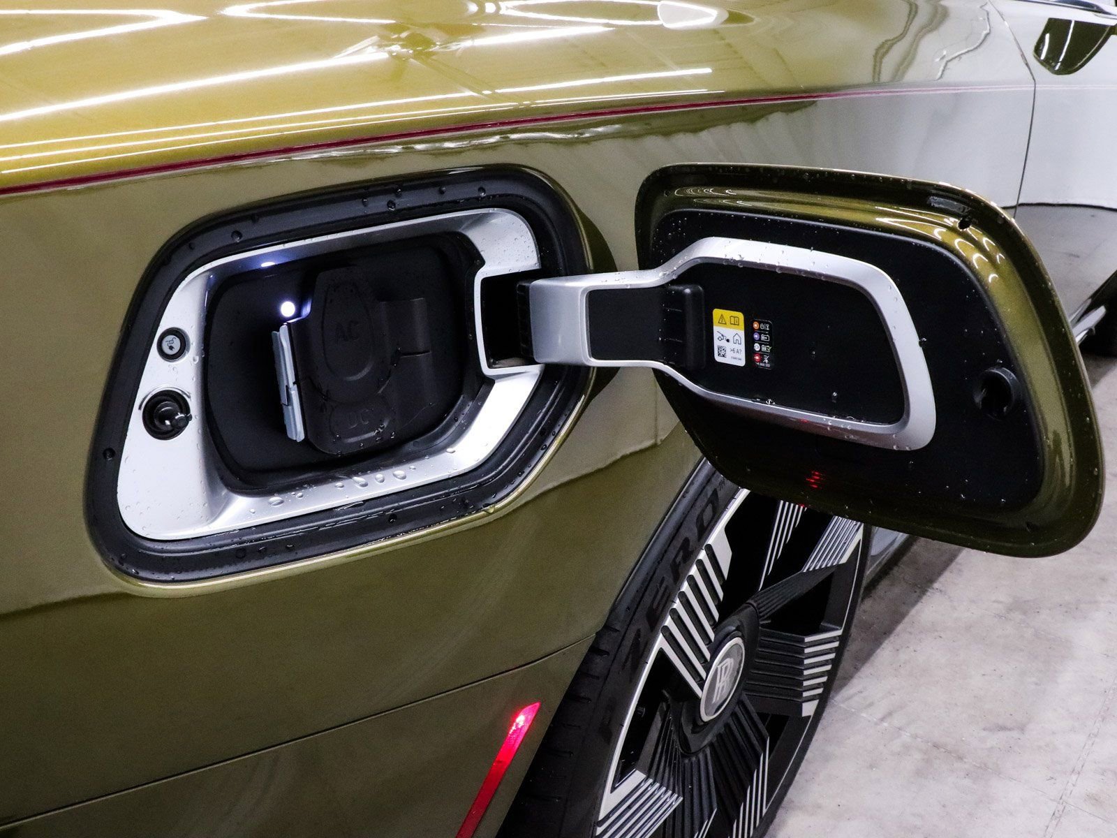 Used 2024 Rolls-Royce Spectre w/ Spectre Launch Package image 84