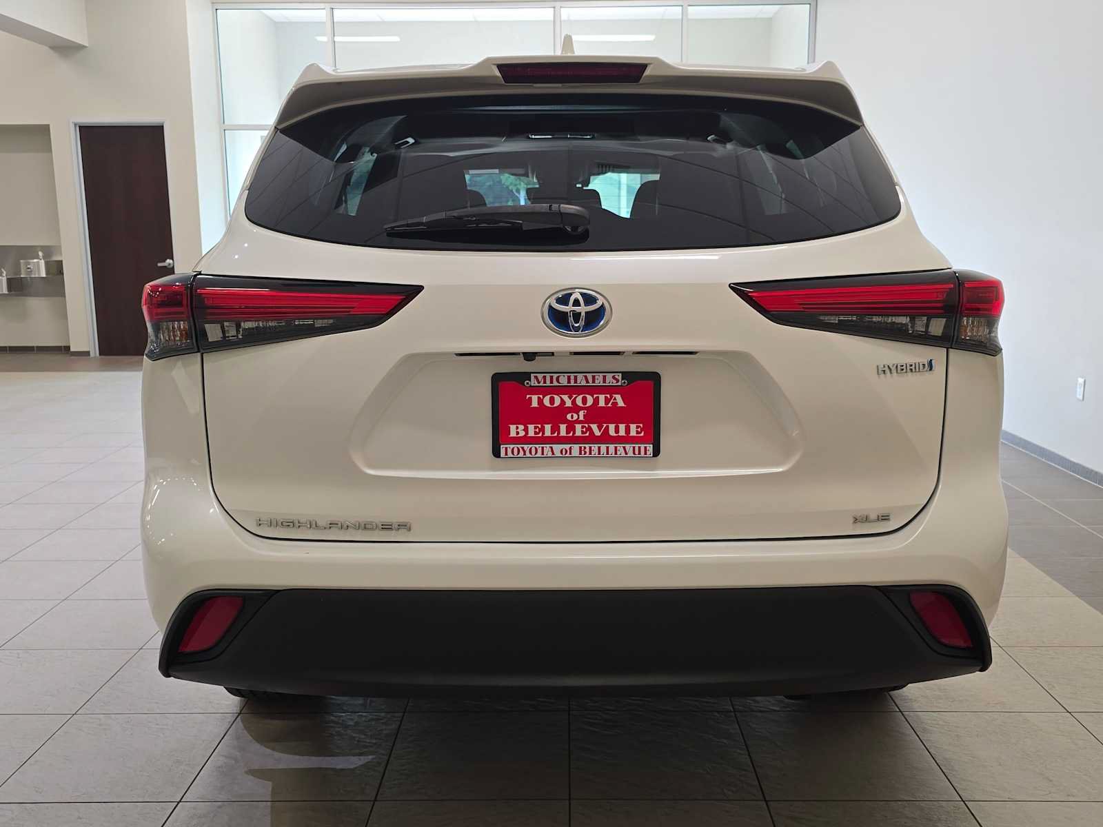 Certified 2020 Toyota Highlander XLE AWD/4WD image 5