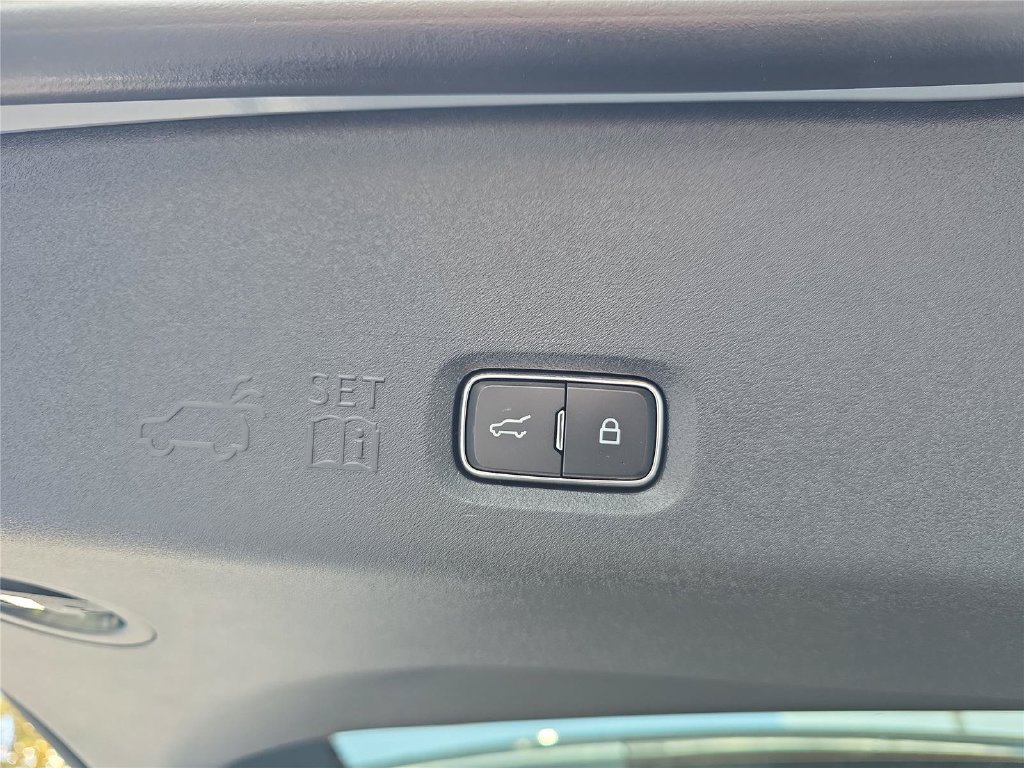 New 2026 Lincoln Navigator Premiere AWD/4WD image 9