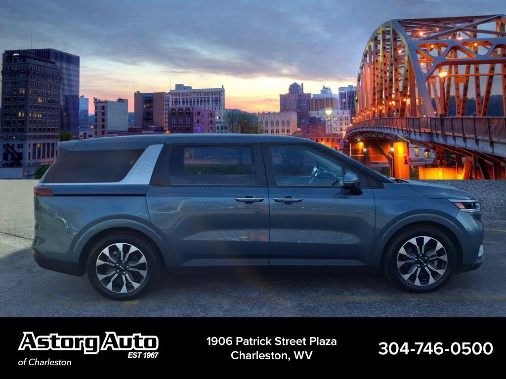 Used 2022 Kia Carnival EX image 2