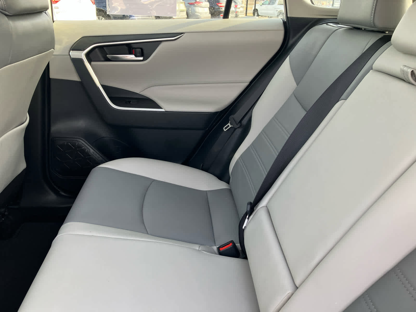 Used 2021 Toyota RAV4 XLE Premium image 32