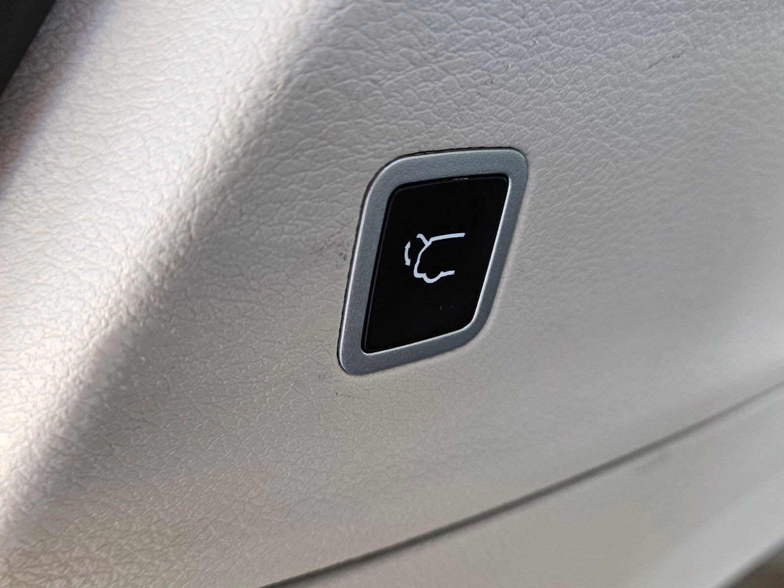 Used 2023 Chrysler Pacifica Touring-L image 14