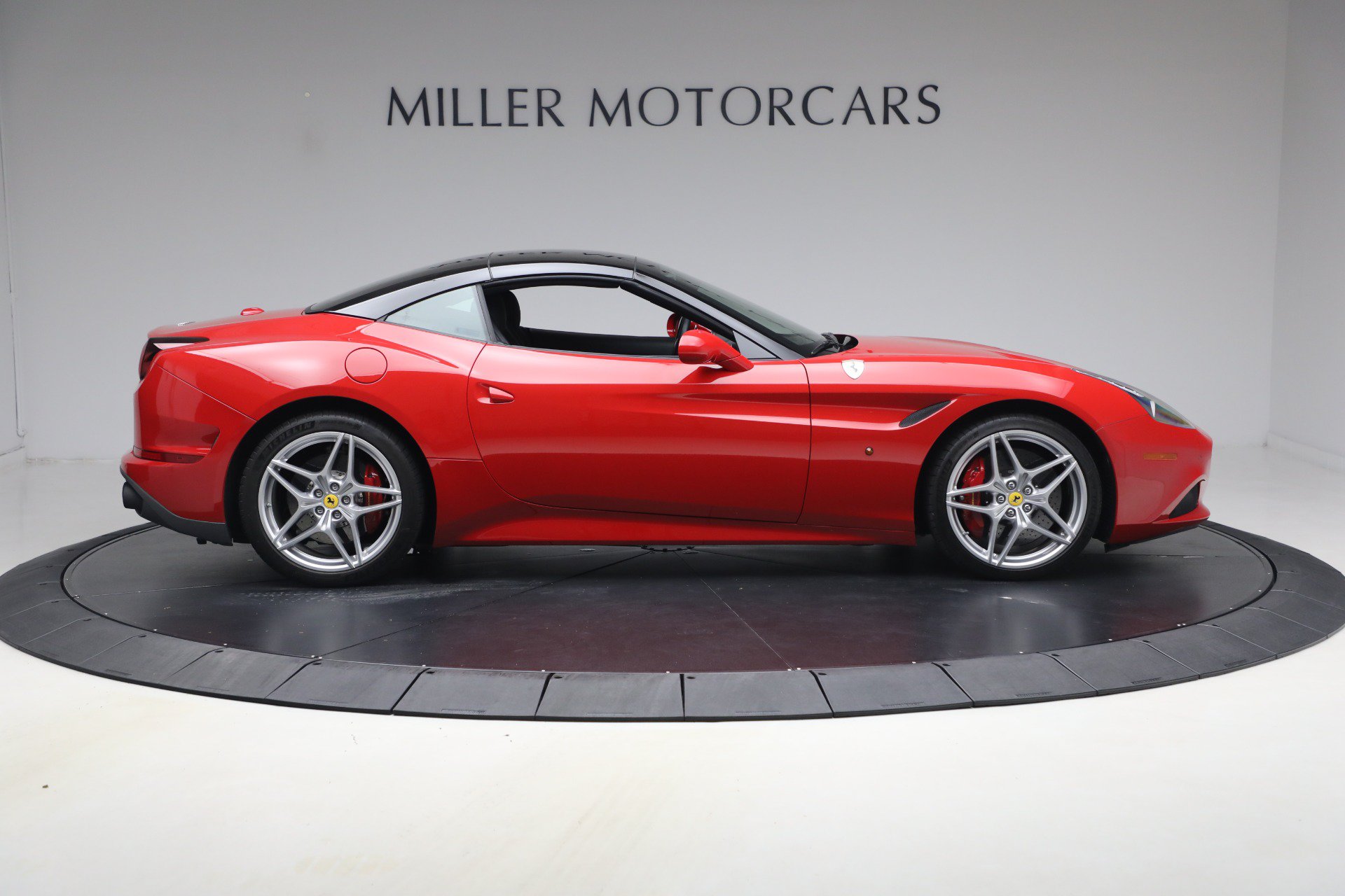 Certified 2017 Ferrari California T RWD image 37