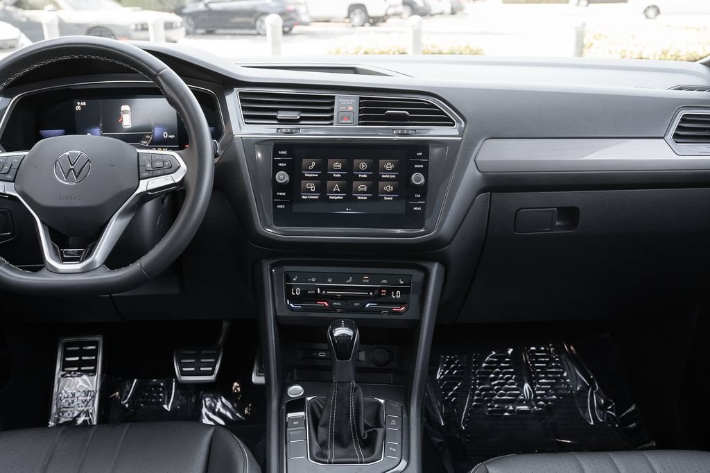 Used 2023 Volkswagen Tiguan SE R-Line FWD image 31